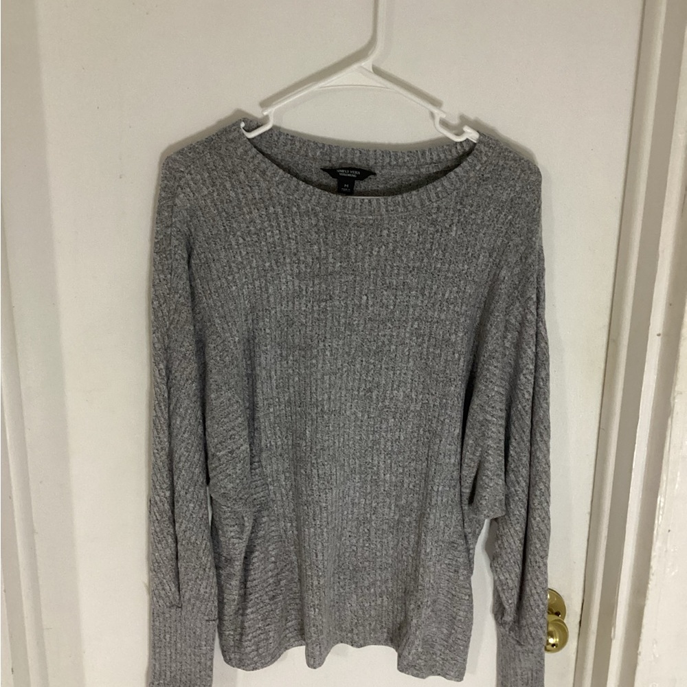 Simply Vera Vera Wang Gray Crew Neck Knit Sweater Size medium